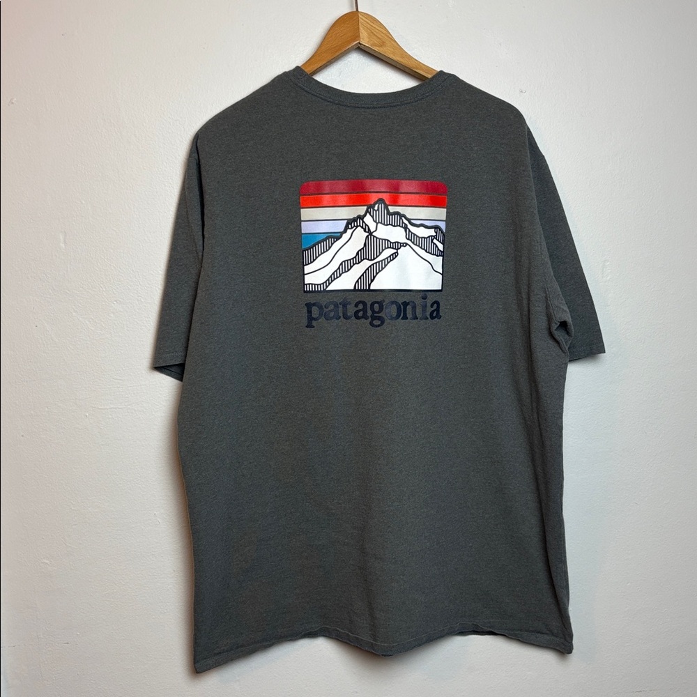 Patagonia Men’s‎ XL Line Logo Ridge Pocket Responsibili-Tee T-Shirt Gray